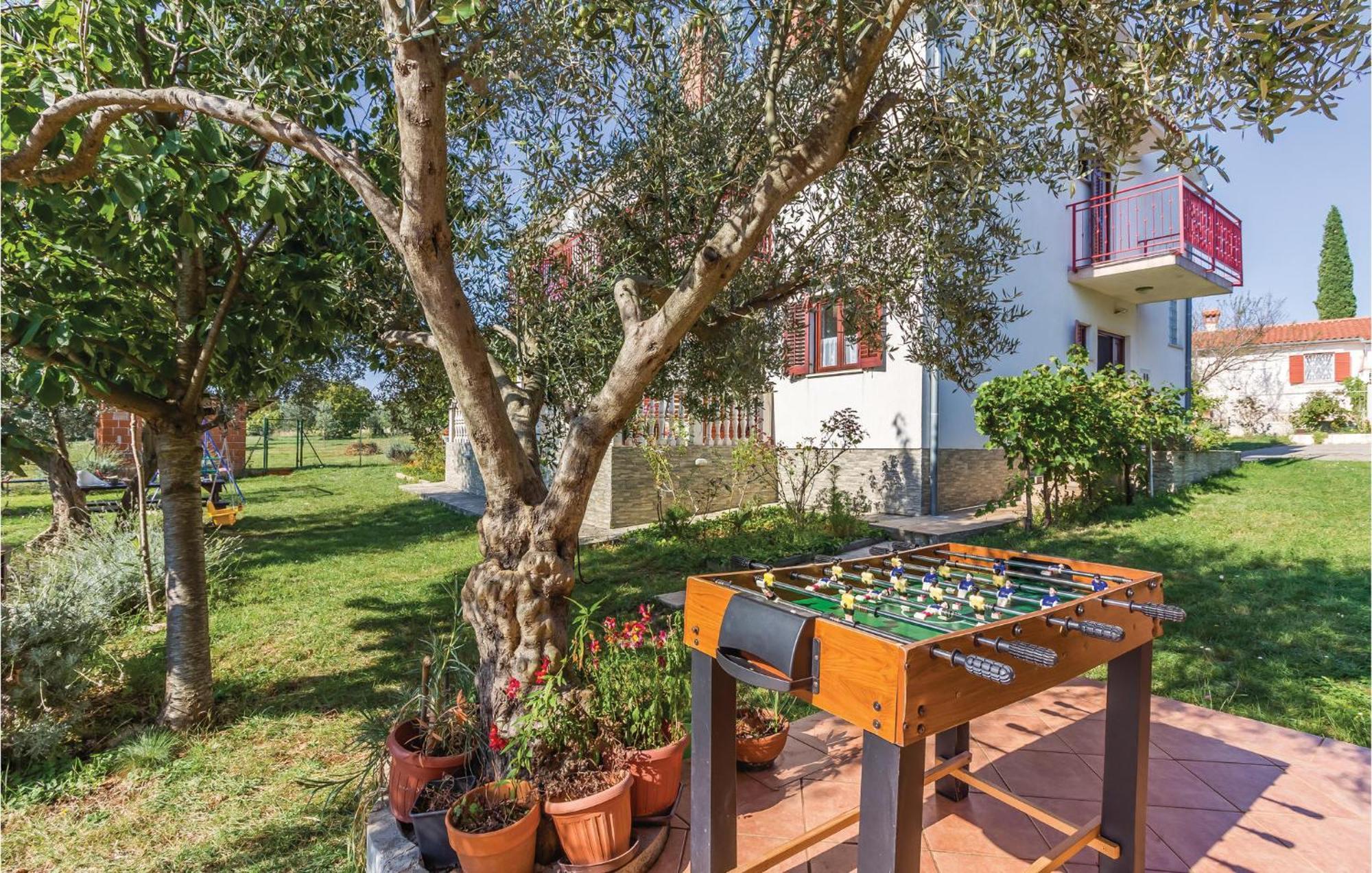 6 Bedroom Nice Home In Segotici Bagian luar foto