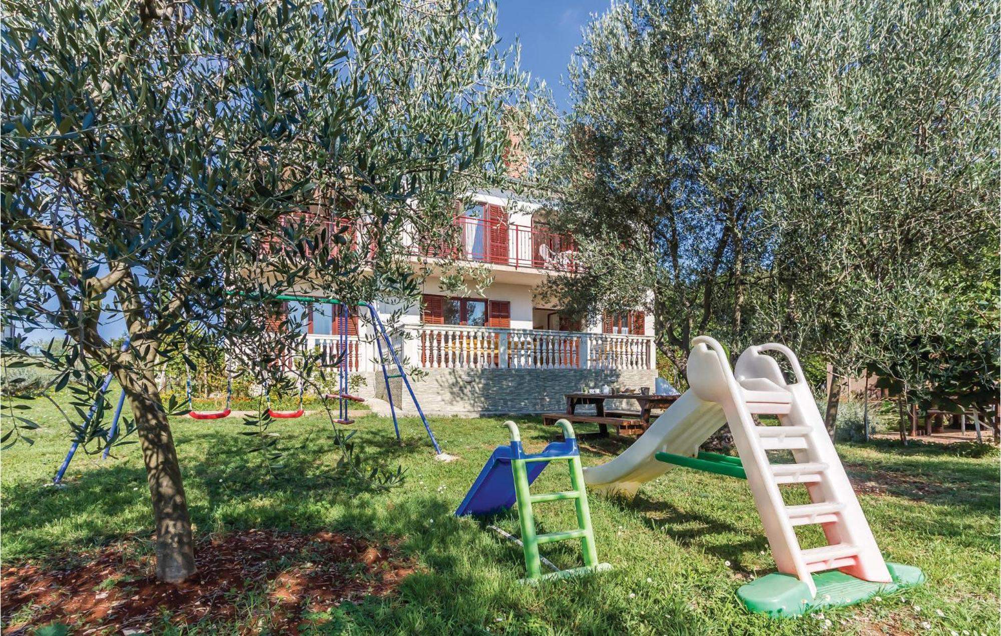 6 Bedroom Nice Home In Segotici Bagian luar foto