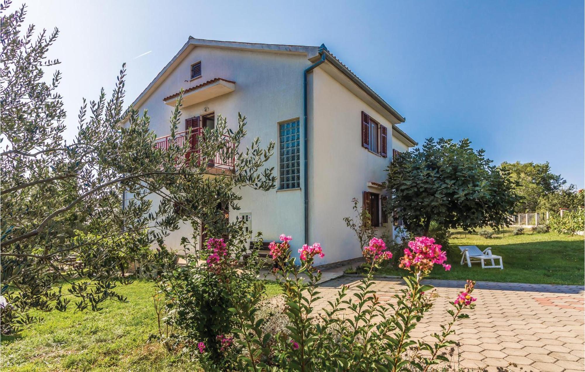 6 Bedroom Nice Home In Segotici Bagian luar foto